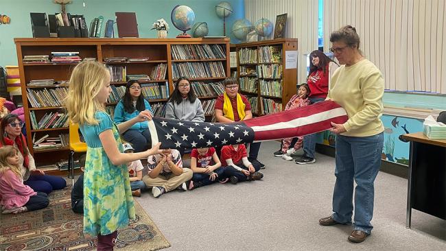 Flag folding rotator
